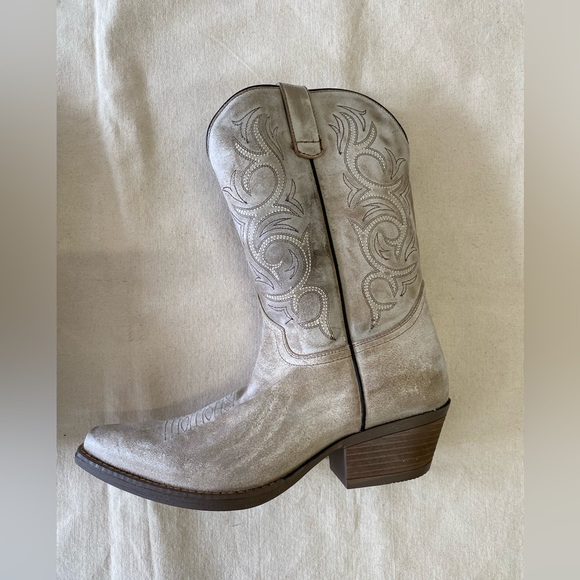 Sterling River Boots Chic Tan Crème Coated Western Style Casual Cowboy Boots W12 - Picture 4 of 14